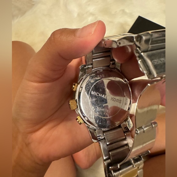 Michael Kors oversized runway watch two toned - Picture 2 of 9